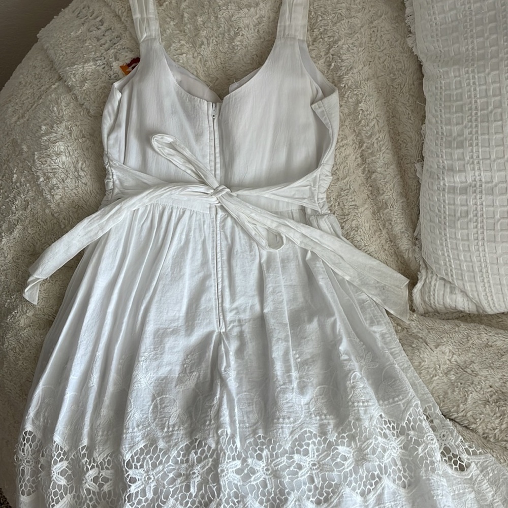 Dress size 9 but fits small - Picture 4 of 4